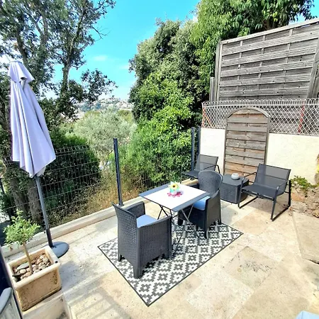 Renove Avec Terrasse St Raphael بيت للعطل