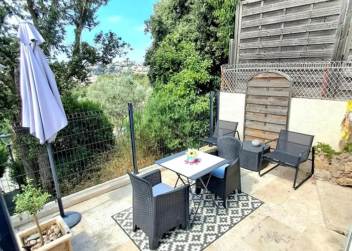 Renove Avec Terrasse St Raphael Nyaraló